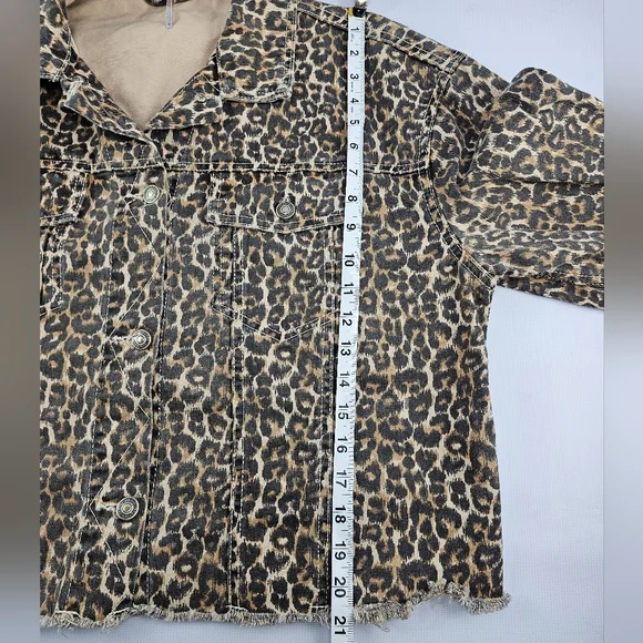 Free People Women's Cheetah Print Raw Hem Denim Jacket Oversized Cropped Medium - Picture 6 of 13